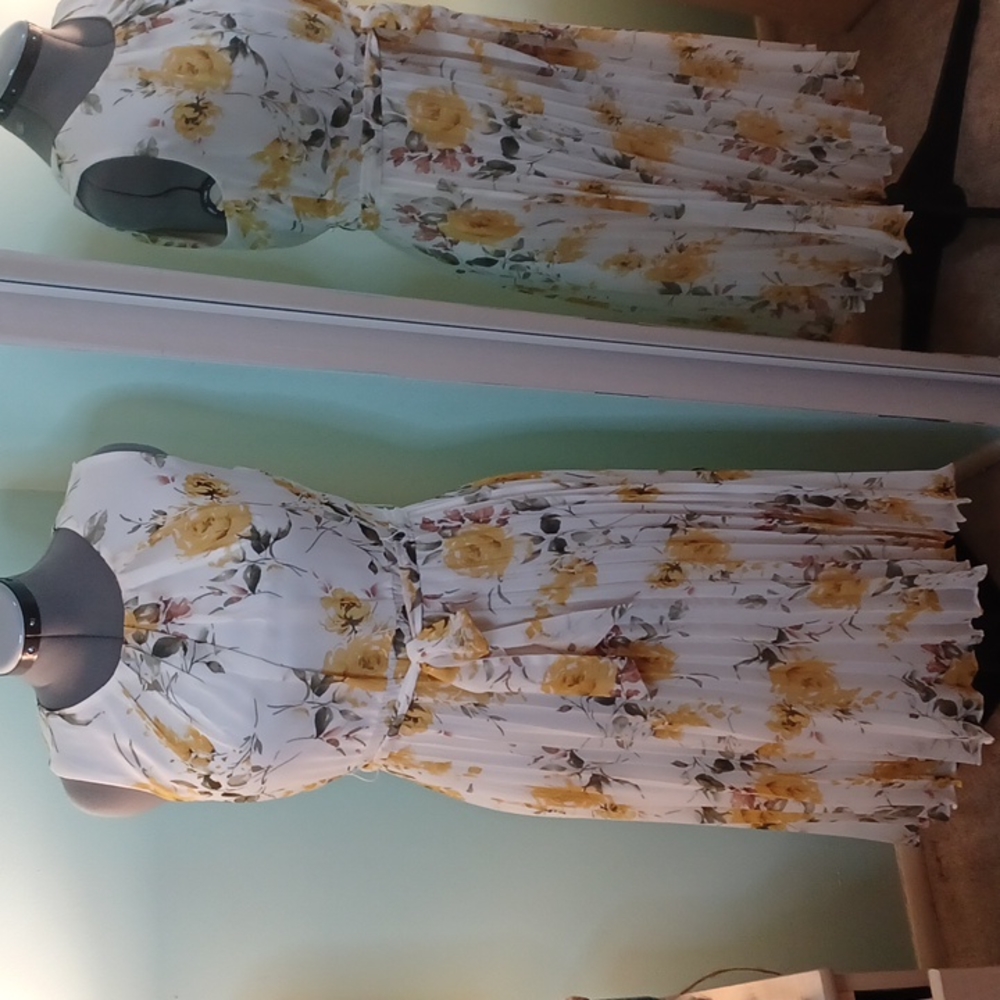 Sandra Darren Pleated Sleeveless White Dress with Yellow Floral Print